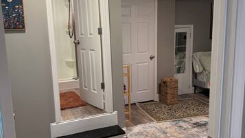 1 bedroom, iron/ironing board, internet, bed sheets