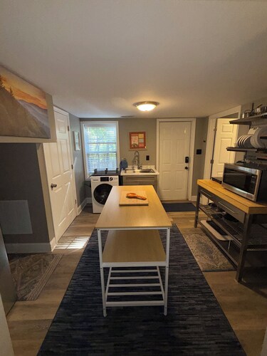 Dog Friendly with Yard-Cozy 1-bedroom apartment in tranquil Wake Forest with AC