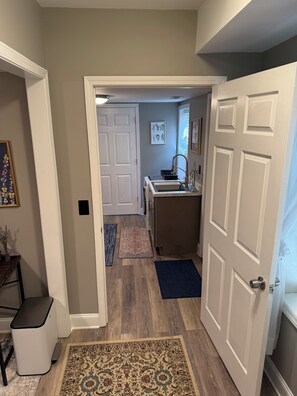 Interior - Dog Friendly with Yard-Cozy 1-bedroom apartment in tranquil Wake Forest with AC (Wake Forest)