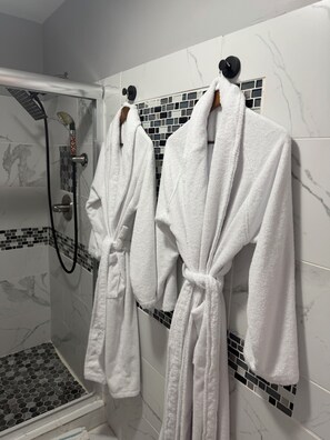 Bruser, hårtørrer, håndklæder, Sæbe