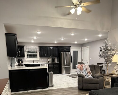 Modern Home · Fire Pit · 70” TV · Work Desk · No Cleaning Fees