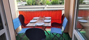 Outdoor dining - Le Verlaine (5-minute walk from the beach) (FREJUS)