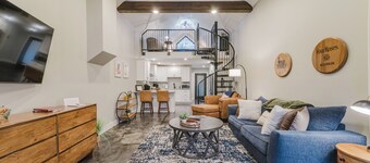 1BD Modern Bourbon Cottage