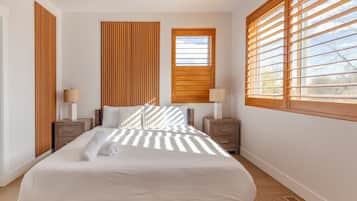 3 室のベッドルーム、デスク、アイロン / アイロン台、旅行用ベビーベッド