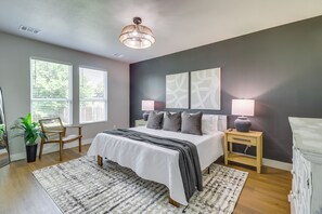 5 slaapkamers, een bureau, een strijkplank/strijkijzer, wifi