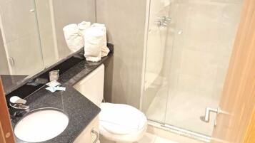 Shower, hair dryer, bidet, towels