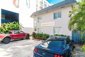 Property grounds - Heart of Miami  Cozy Wynwood Apt + Free Parking (Miami)