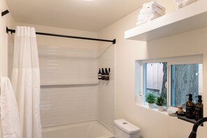 Hair dryer, towels, soap, shampoo - Modern Tiny House Retreat w/ Sauna, Fire Pit & Workspace (Newhall)