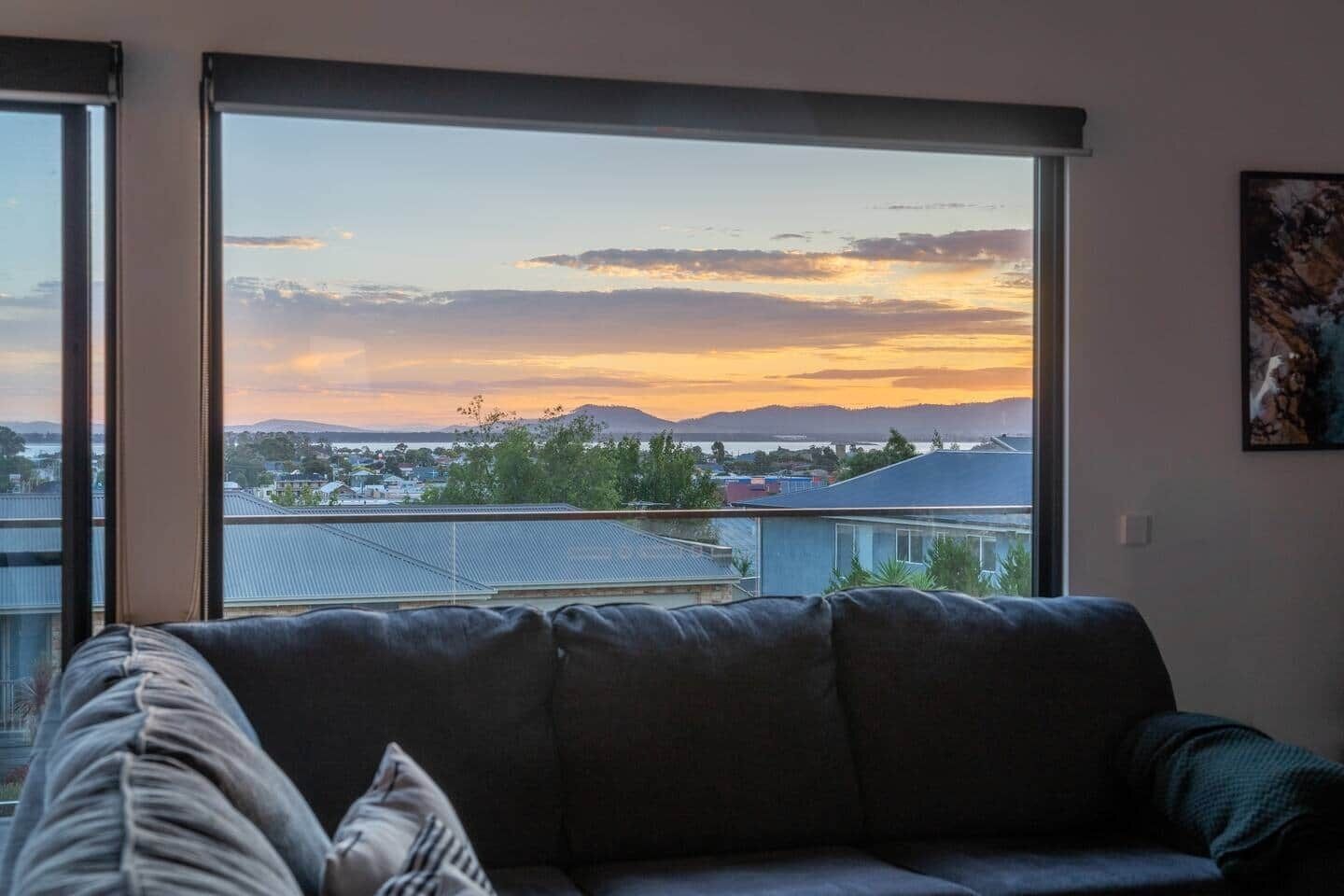 Fernseher, Kamin, Tischtennisplatte