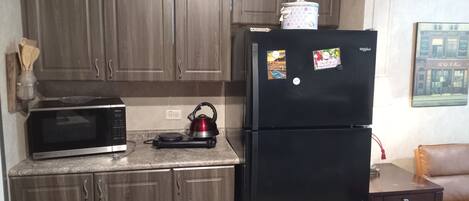 Micro-ondes, lave-vaisselle