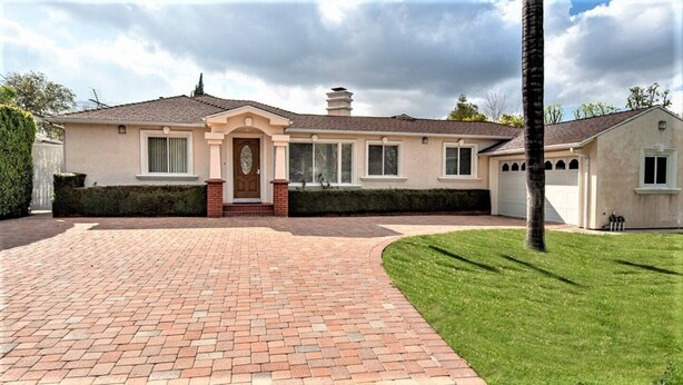A two-story house with a brick driveway and a well-maintained lawn. - 3-bedroom house, pool and other amenities in amazing Tarzana area of Los Angeles (Los Angeles)