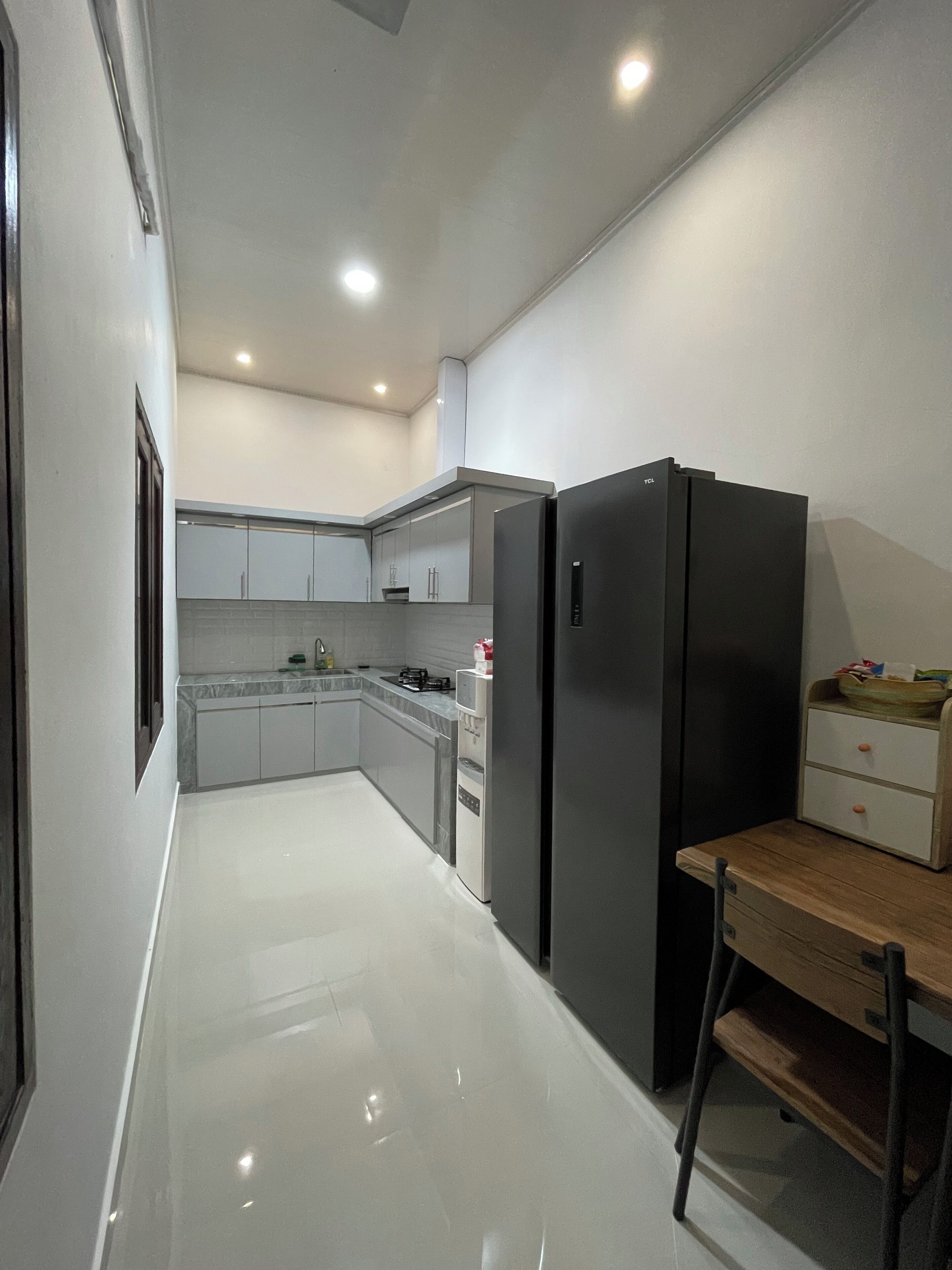 电热水壶、高脚椅