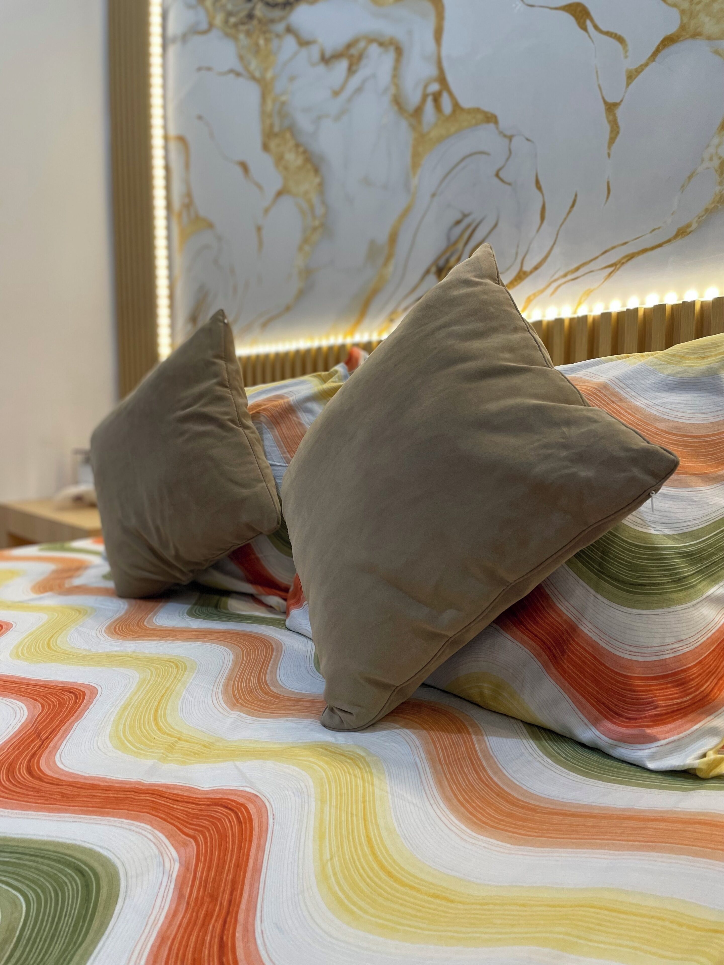 Premium-sengetøj, dundyner, senge med madrasser af memory foam