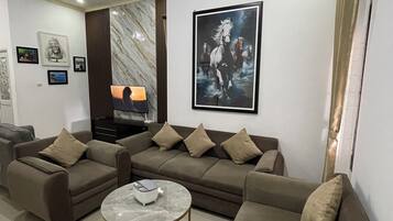 43-tums smart-tv med digitalkanaler, Netflix och Hulu