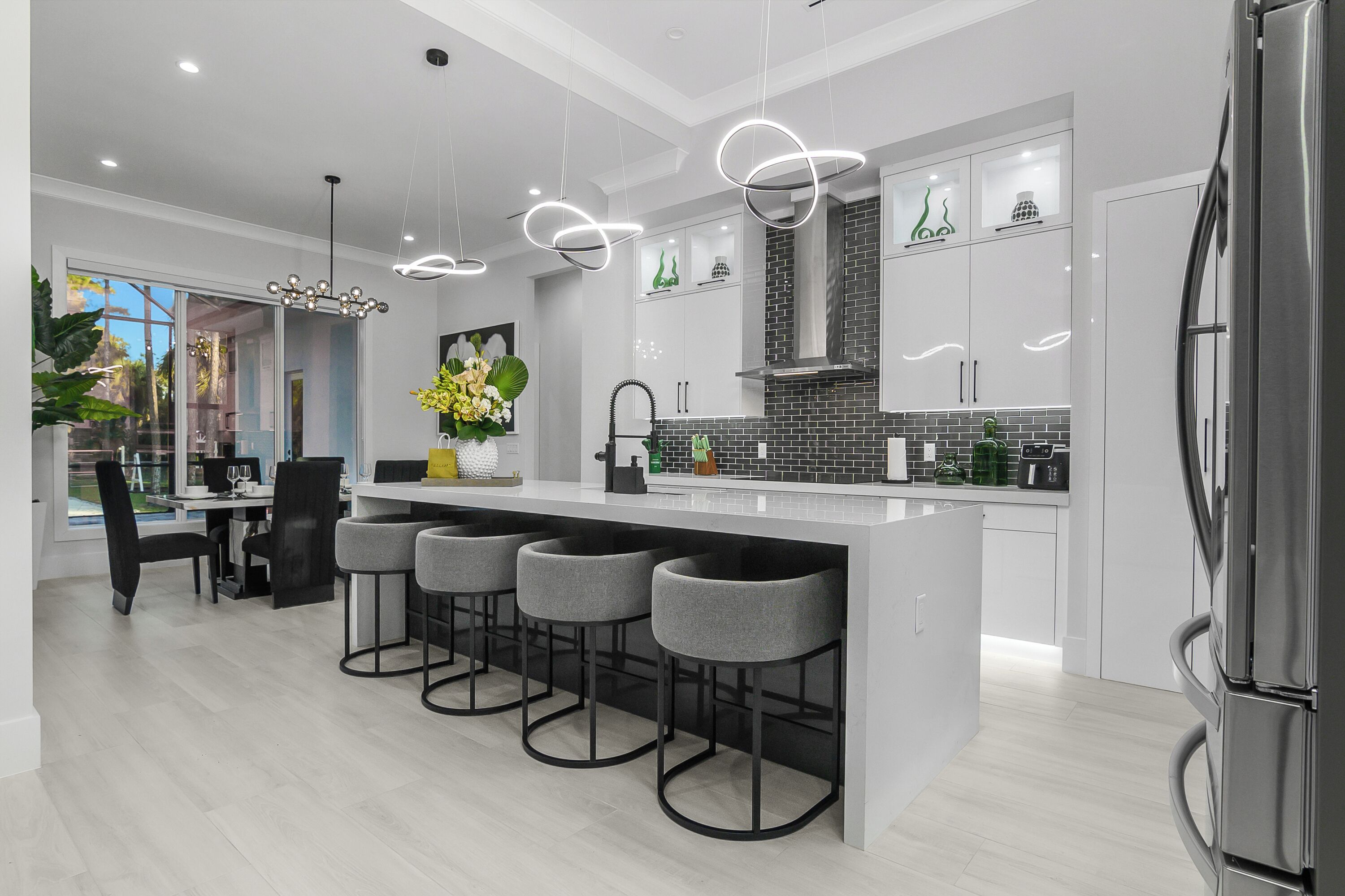 冰箱、微波炉、烤箱、炉灶