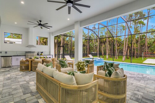The Naples Luxe Retreat . Game Room • Heated Pool