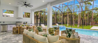 The Naples Luxe Retreat . Game Room • Heated Pool