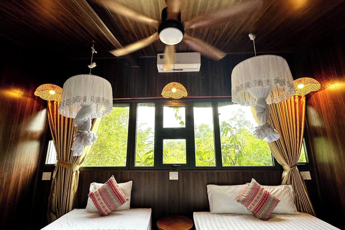 Minibar, wifi gratis y ropa de cama