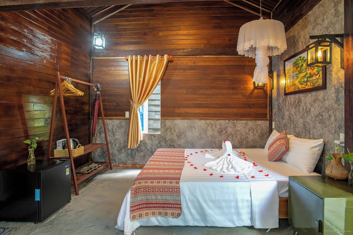 Minibar, wifi gratis y ropa de cama