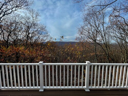 3 Bedroom Dream: Hudson Valley views, Woodbury Commons, West Point & Storm King