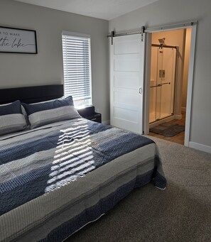 6 bedrooms, free WiFi, bed sheets, wheelchair access