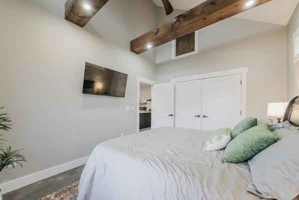 1 bedroom, iron/ironing board, free WiFi, bed sheets - 1BD Modern Bourbon Home (Lawrenceburg)