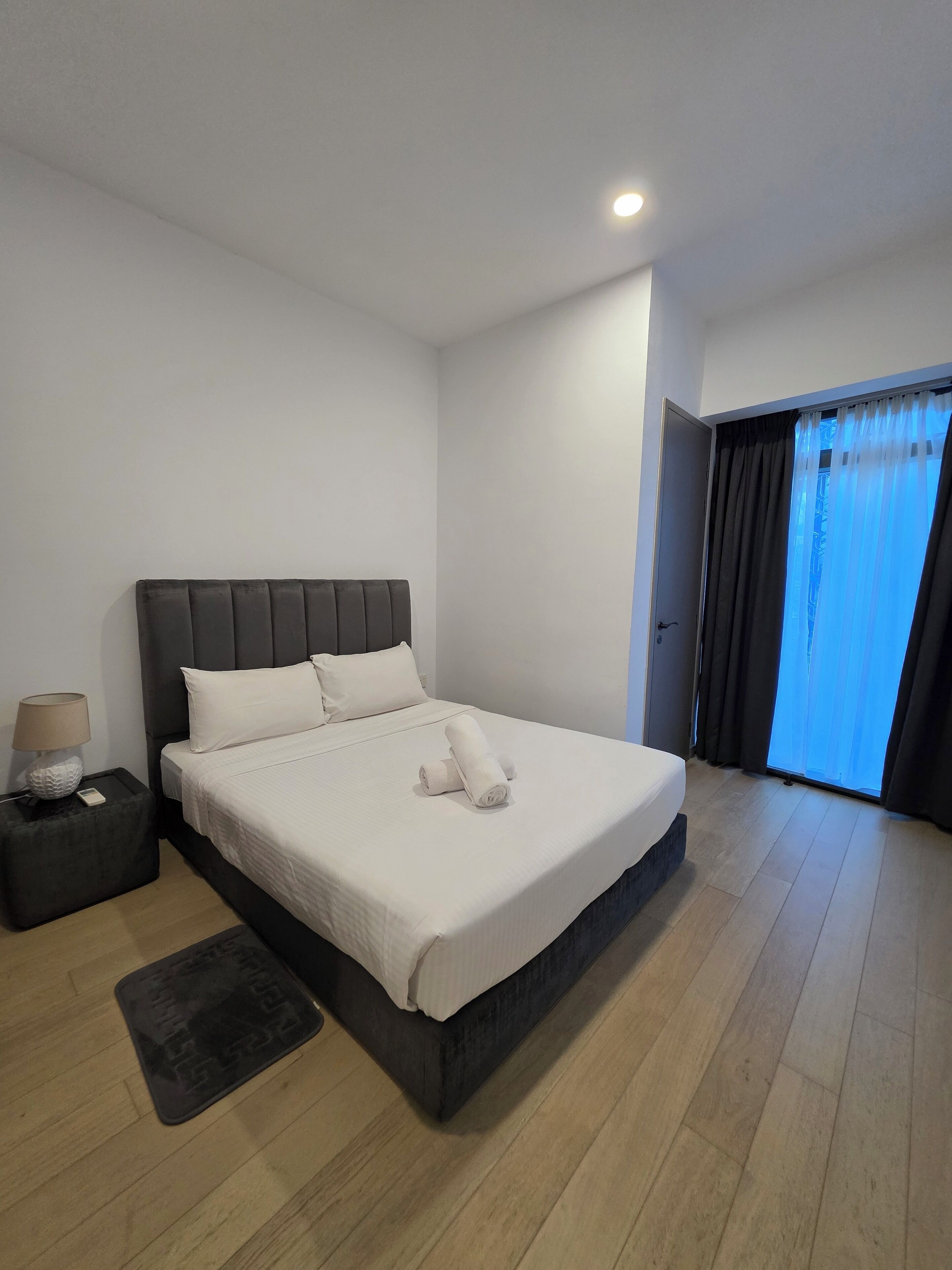 Căn hộ dành cho gia đình, quang cảnh thành phố | Bàn, khu vực làm việc phù hợp cho laptop, phòng cách âm 