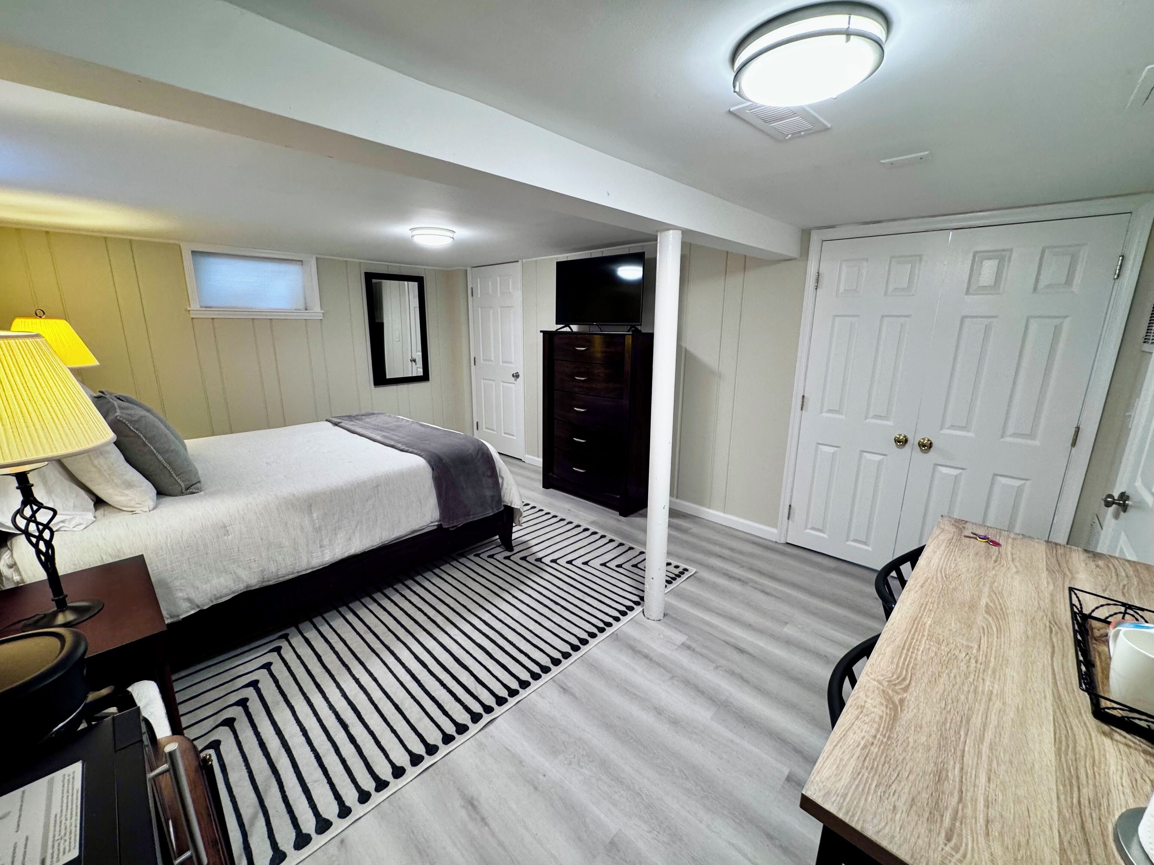 1 chambre, fer et planche à repasser, Wi-Fi gratuit, draps fournis