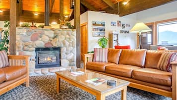 Televisión y chimenea