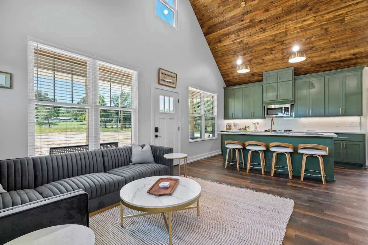 TV, fireplace, offices