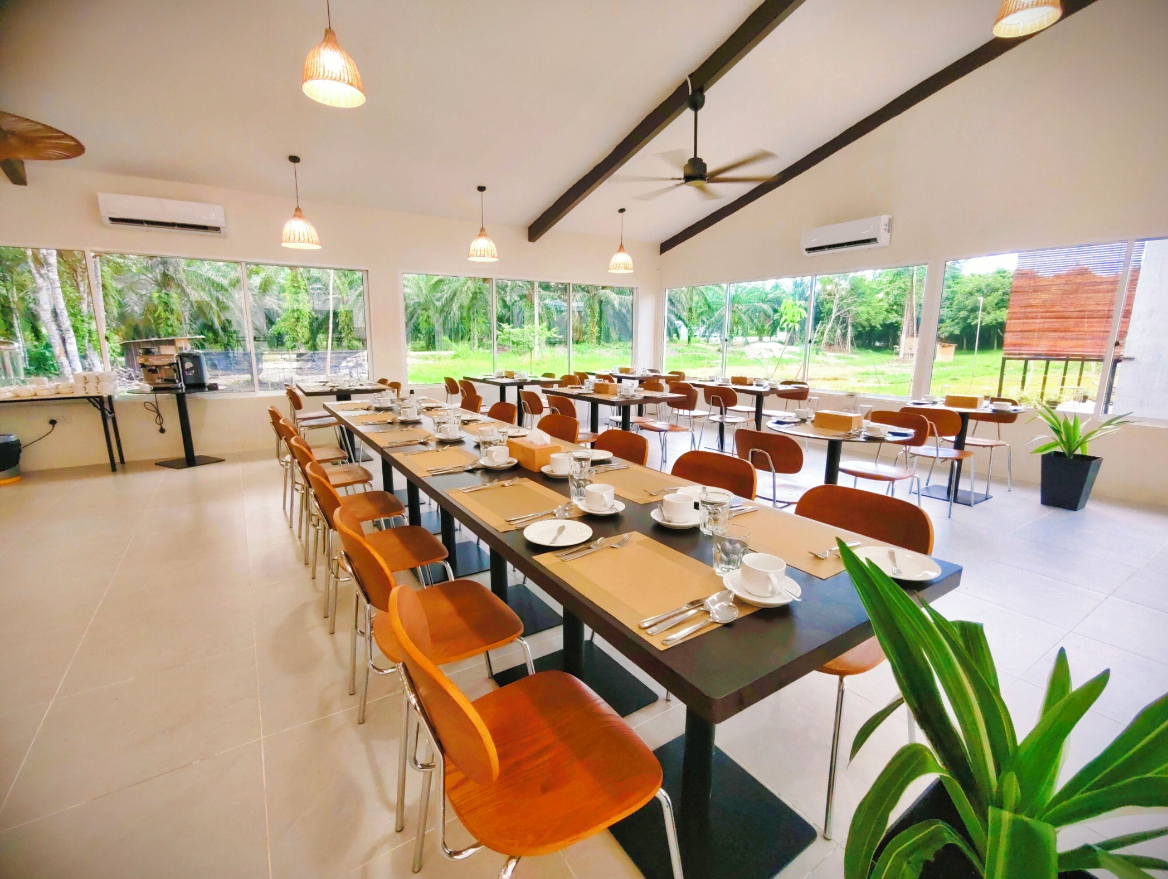 包含每日自助早餐