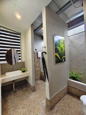 Shower, hair dryer, towels, soap - Borneo Nature Lodge 2 (Kota Kinabatangan)