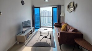 Standard Apartment, Balcony, City View | Ruang tamu