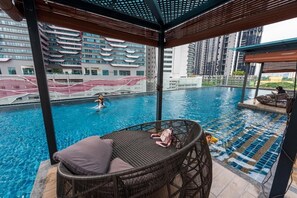 Outdoor pool - Reizz Residence by Perkasa Ikon (Kuala Lumpur)