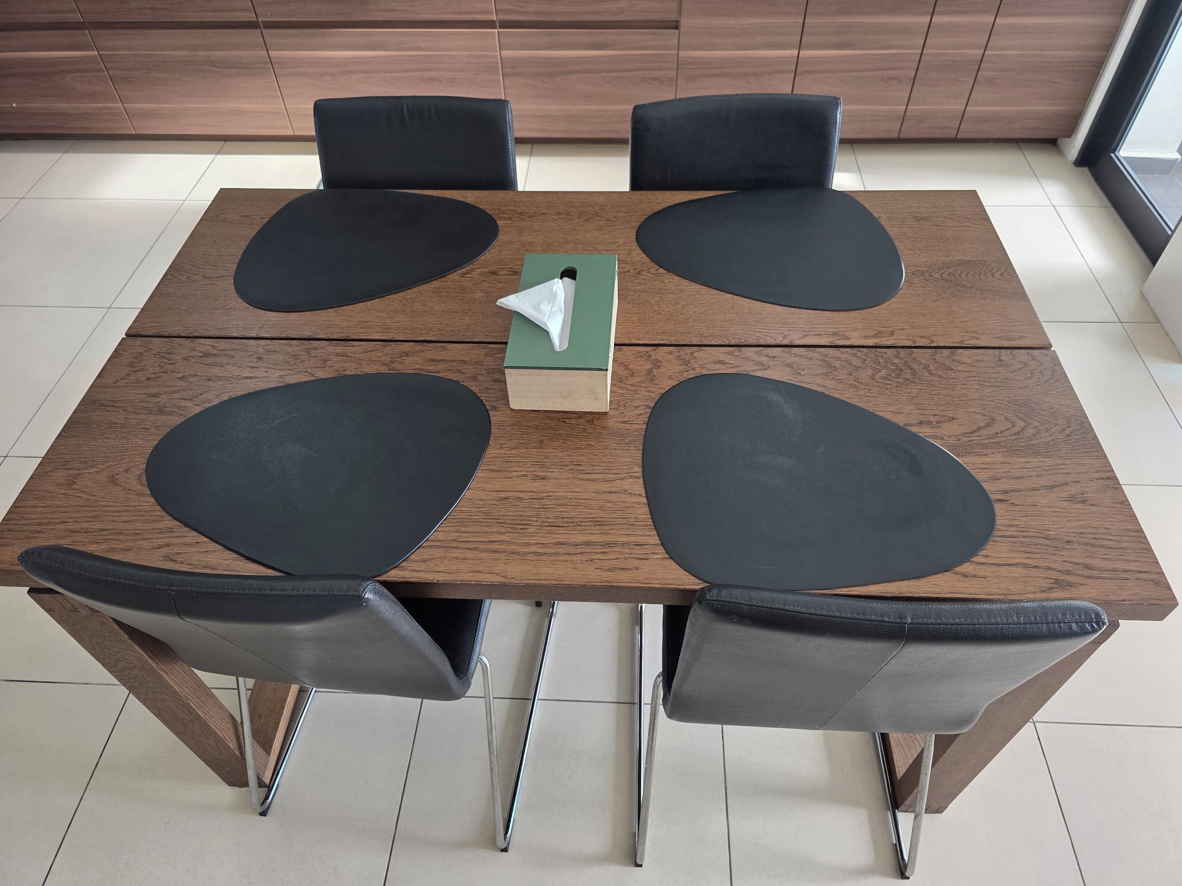 Makan di kamar