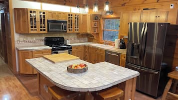 Geladeira, micro-ondas, fogão, cooktop