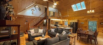 4-bedroom 3 full bath, house in amazing Lake Geneva with AC.