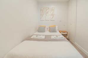 1 habitación, tabla de planchar con plancha, wifi gratis y ropa de cama 