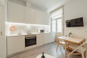 Fridge, microwave, oven, coffee/tea maker - DOWNTOWN COSY APARTMENT by VACATIONY (Oporto)