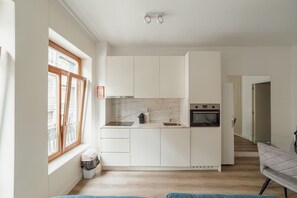 Fridge, microwave, oven, coffee/tea maker