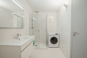 Bathroom - AMAZING RIVERVIEW APARTMENT w/ POOL by VACATIONY (Oporto)