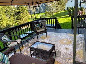 Terrace/patio - 5-Bedroom home, Hot Tub and walking distance to the Village! (Ellicottville)