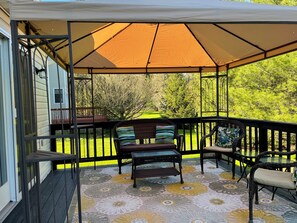 Terrace/patio - 5-Bedroom home, Hot Tub and walking distance to the Village! (Ellicottville)
