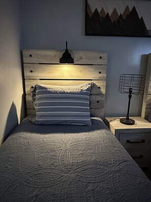 3 bedrooms, iron/ironing board, internet, bed sheets