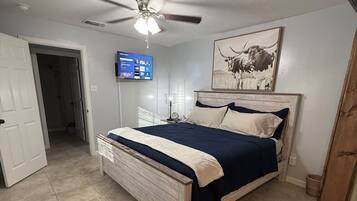 3 bedrooms, iron/ironing board, internet, bed sheets