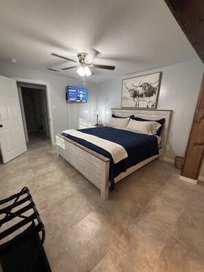 3 bedrooms, iron/ironing board, internet, bed sheets