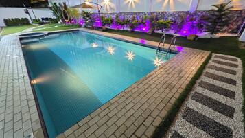 Kolam renang outdoor
