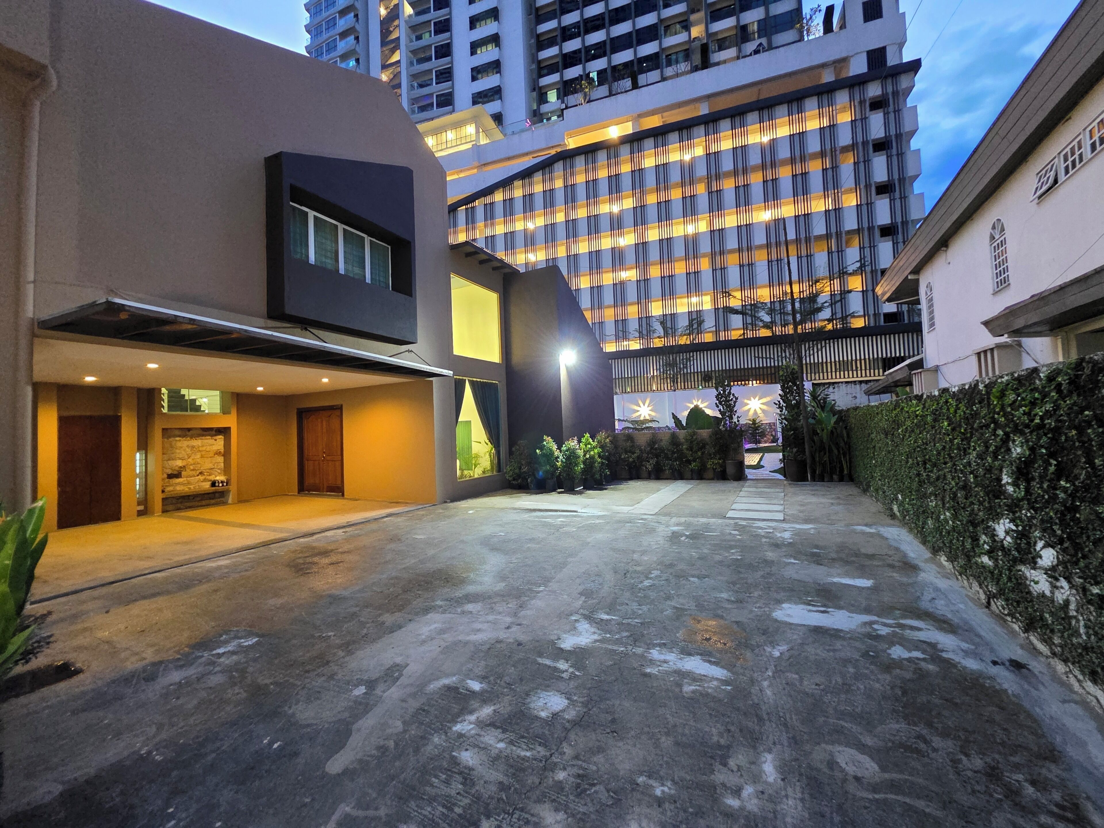 ที่จอดรถฟรี