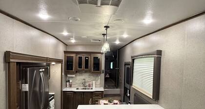 Quiet Waterfront Escape, Fully Fenced Yard, Truly Dog-Friendly, RV Stay