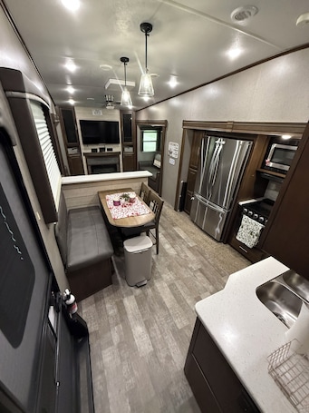 Fridge, microwave, oven, stovetop. Quiet Waterfront Escape, Fully Fenced Yard, Truly Dog-Friendly, RV Stay